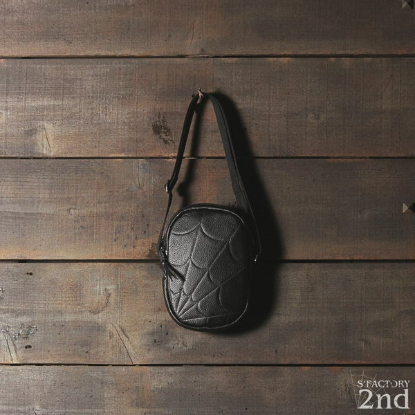 ショルダーポーチバッグ ブラック カウレザー（牛革）