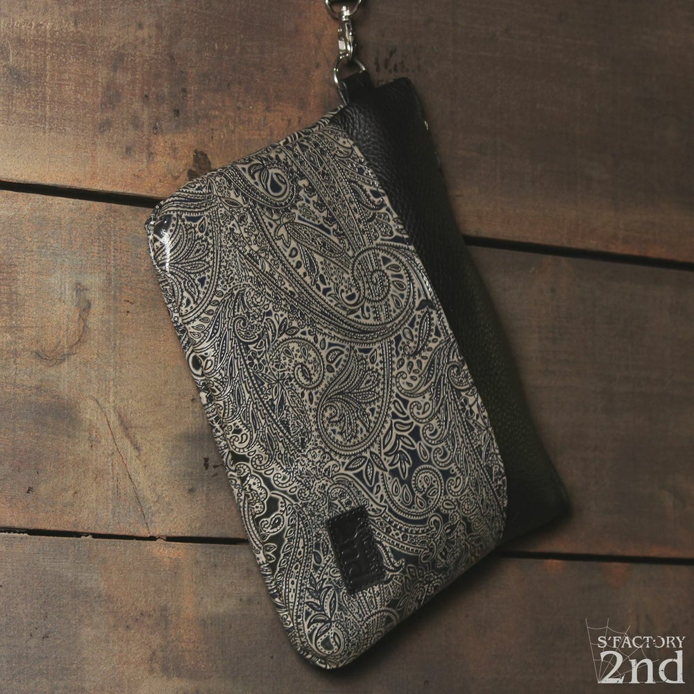 クラッチバッグ ブラックベージュ ペイズリー柄 カウレザー（牛革）