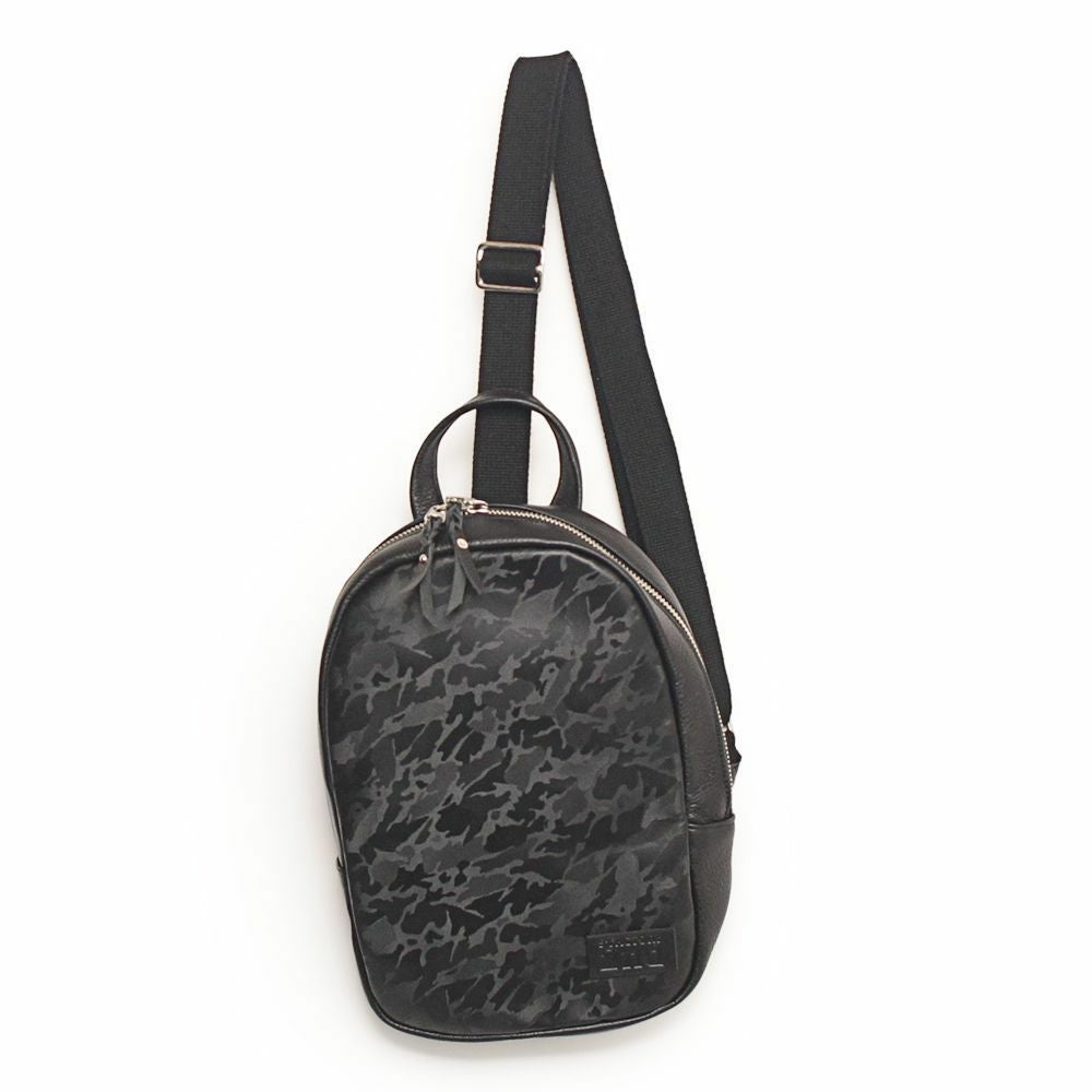 縦型ボディバッグ ブラック カモフラ柄 カウレザー（牛革）