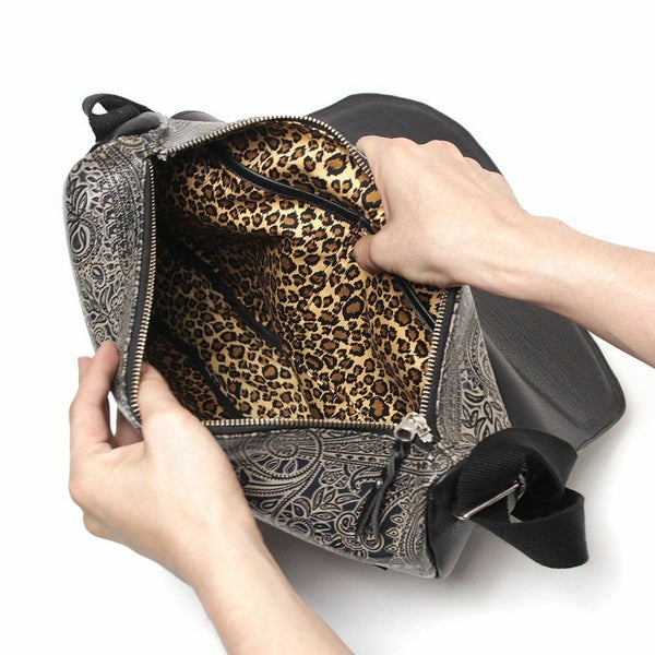 メッセンジャーバッグ ブラックベージュ ペイズリー柄 カウレザー（牛革）